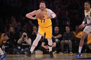 Luka Doncic Has Quiet Debut as Lakers Dominate Jazz